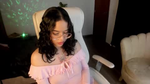 Snapshot of renaxi_smith chatting on September 13, 10:56 pm renaxi_smith online show from September 13, 10:56 pm
