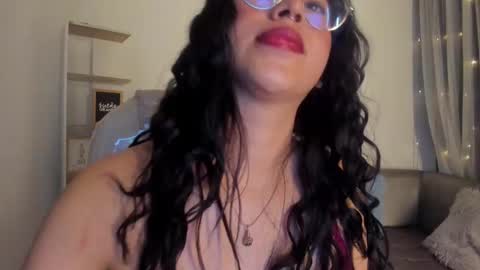 Snapshot of renaxi_smith chatting on February 21, 11:10 pm renaxi_smith online show from February 21, 11:10 pm