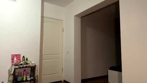 Tiffany online show from April 8, 1:19 am