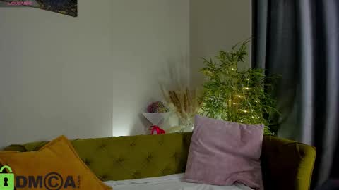 rene_shine online show from November 30, 5:42 pm