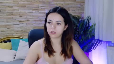Snapshot of renesmesweet chatting on February 27, 9:18 am renesmesweet online show from February 27, 9:18 am