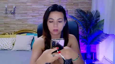 Snapshot of renesmesweet chatting on February 19, 4:22 pm renesmesweet online show from February 19, 4:22 pm