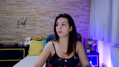 Snapshot of renesmesweet chatting on February 4, 12:33 pm renesmesweet online show from February 4, 12:33 pm