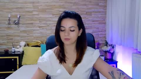 Snapshot of renesmesweet chatting on February 17, 3:11 pm renesmesweet online show from February 17, 3:11 pm