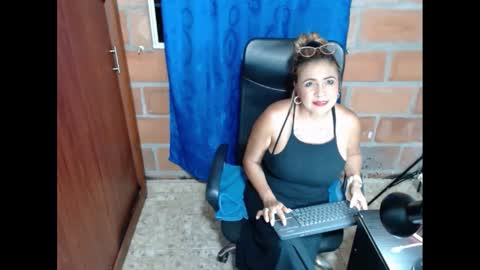 Snapshot of rennatabotwell02 chatting on February 10, 11:23 pm Rennata online show from February 10, 11:23 pm