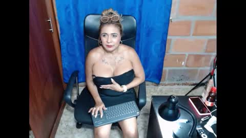 Snapshot of rennatabotwell02 chatting on February 11, 2:25 am Rennata online show from February 11, 2:25 am