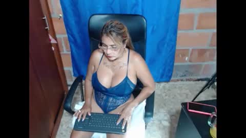Snapshot of rennatabotwell02 chatting on February 27, 12:25 am Rennata online show from February 27, 12:25 am