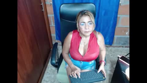 Snapshot of rennatabotwell02 chatting on February 20, 1:36 am Rennata online show from February 20, 1:36 am