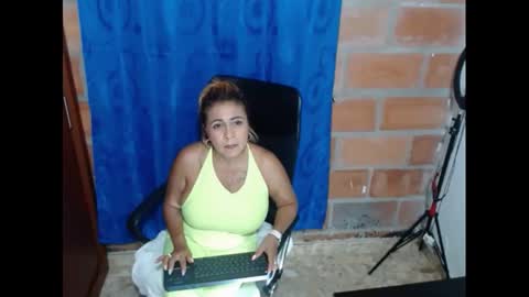 Snapshot of rennatabotwell02 chatting on February 22, 11:24 pm Rennata online show from February 22, 11:24 pm