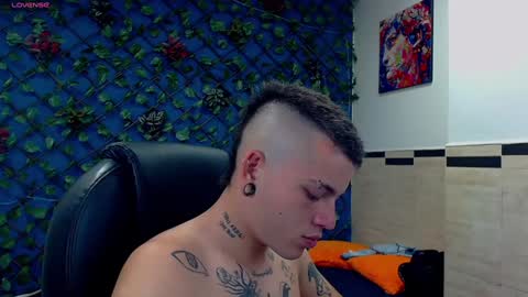 R E N E  online show from January 18, 3:53 am