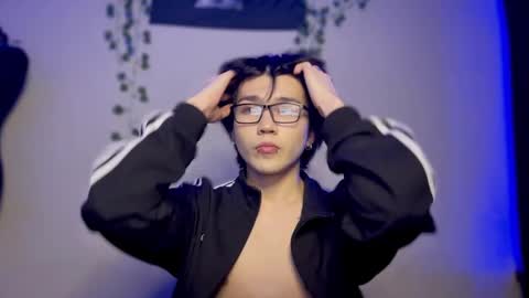 rennuts online show from December 5, 9:33 pm