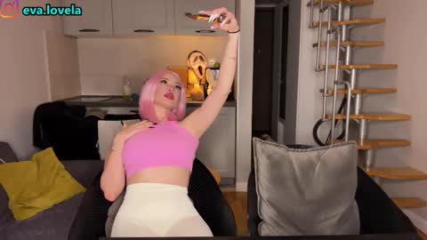 reyeva online show from October 25, 6:30 pm