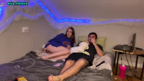 reyeva online show from October 31, 11:27 pm