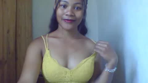 riaantsoa online show from October 6, 3:57 am