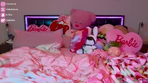Snapshot of riababe chatting on February 11, 9:09 am ria online show from February 11, 9:09 am