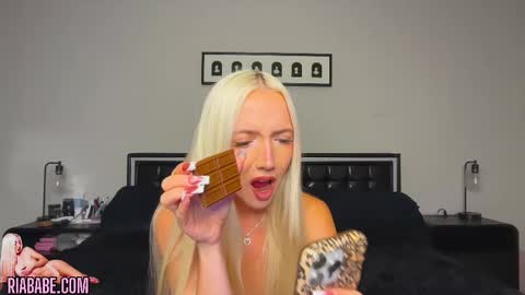 ria  online show from September 30, 3:06 am