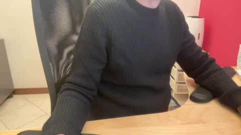 Snapshot of riccardofortis chatting on January 8, 5:37 pm riccardofortis online show from January 8, 5:37 pm