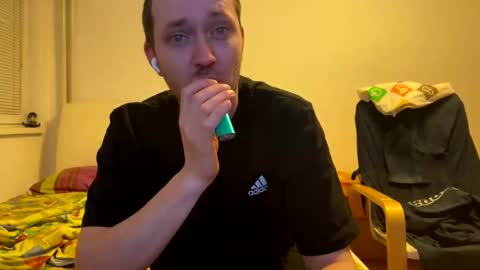 Snapshot of ricciardio chatting on February 12, 8:50 pm ricciardio online show from February 12, 8:50 pm