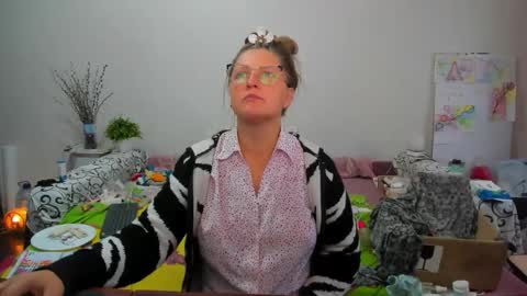 Anna - not anna - right Anna  online show from October 22, 1:02 pm