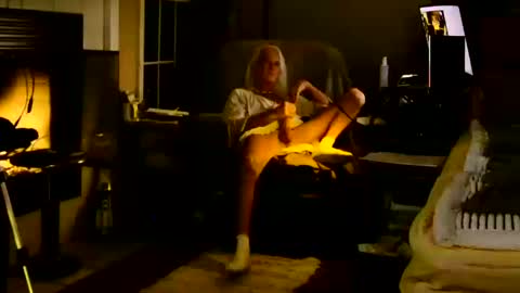 PINK HOLE TWINK online show from October 18, 4:27 am