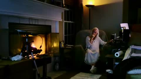 PINK HOLE TWINK online show from November 6, 7:11 am