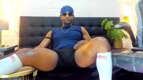 Snapshot of ricobrown777 chatting on February 5, 4:37 am RicoBrowm online show from February 5, 4:37 am