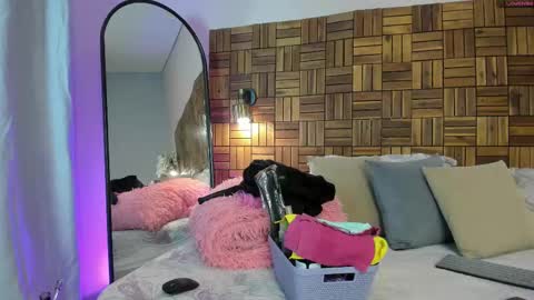 Sara online show from September 9, 10:15 am