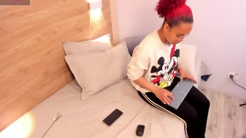 Sara online show from April 11, 10:30 am