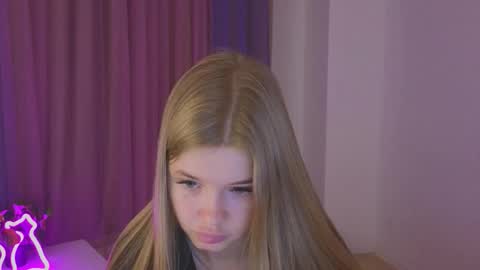 Snapshot of riinaaa chatting on September 19, 9:51 pm Rina online show from September 19, 9:51 pm
