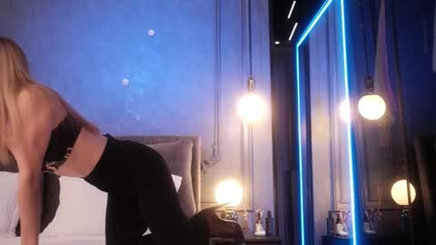    if you wanna buy smth stockingsph etc  custom videos or pics  online show from October 25, 11:20 am