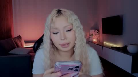 rileymee online show from April 14, 6:16 am