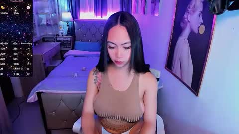 Snapshot of rileymillerx chatting on September 22, 2:32 pm Riley online show from September 22, 2:32 pm