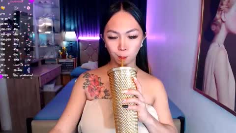 Snapshot of rileymillerx chatting on February 19, 5:05 am Riley online show from February 19, 5:05 am