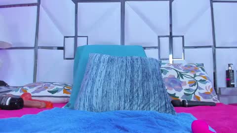 Snapshot of rileysweett chatting on February 5, 2:37 pm Riley online show from February 5, 2:37 pm