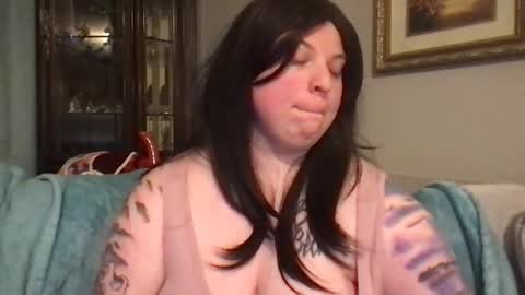 RiotGirl online show from November 30, 2:35 pm