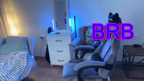   DianaBrite            fansl y online show from November 20, 1:21 pm