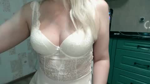 Snapshot of ritarita111 chatting on December 4, 12:08 pm Rita online show from December 4, 12:08 pm
