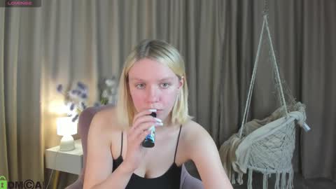 river_stoynee online show from October 17, 4:33 pm