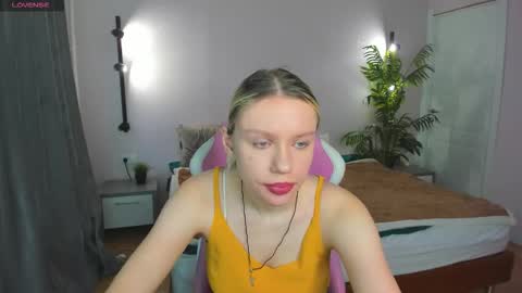 river_stoynee online show from October 30, 2:01 am