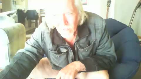 Snapshot of riverratggg chatting on January 6, 6:36 am riveratggg online show from January 6, 6:36 am