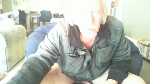 Snapshot of riverratggg chatting on December 24, 8:22 am riveratggg online show from December 24, 8:22 am
