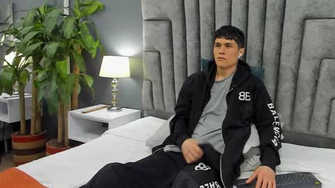 Roan Birkin online show from February 26, 7:53 pm
