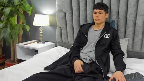Roan Birkin online show from February 27, 2:03 am