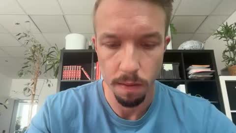 robert_x666 online show from July 19, 10:51 am