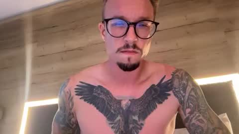 robert_x666 online show from July 16, 6:55 pm