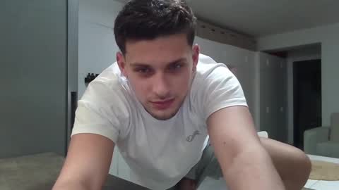 Snapshot of roberto_twink1 chatting on February 6, 4:58 pm Roberto online show from February 6, 4:58 pm