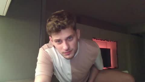 Snapshot of roberto_twink1 chatting on December 14, 3:04 pm Roberto online show from December 14, 3:04 pm
