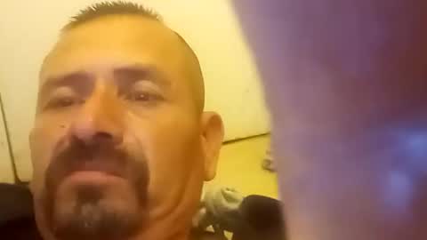 robertsaiz4200 online show from November 3, 3:07 am