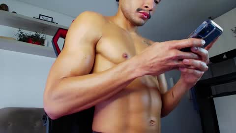 roby_millerr online show from November 13, 8:00 pm