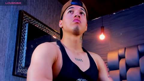 rocco_santos online show from May 30, 7:01 pm